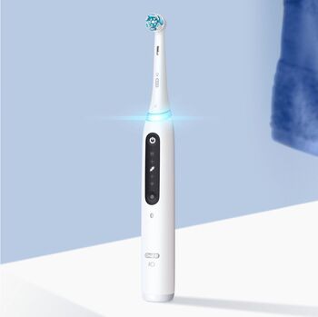 Oral-B iO Series 5s rafmagnstannbursti - Hvítur