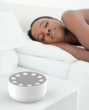 Sharper Image Sleep Therapy hljóðvél - Hvít