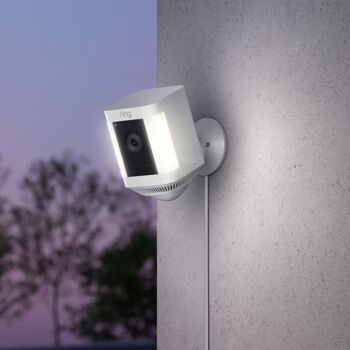 Ring Spotlight Cam Plus Plug-In - Hvít