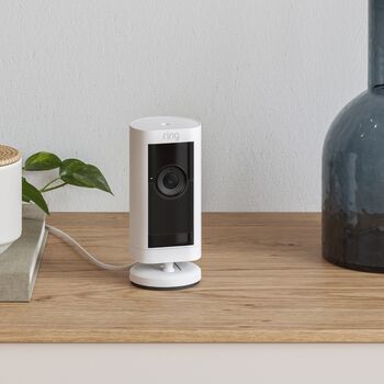 Ring Stick Up Cam Pro Plug-in öryggismyndavél - Hvít