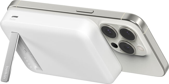 Belkin BoostCharge Pro 8K MagSafe Qi2 ferðahleðsla- Hvítt