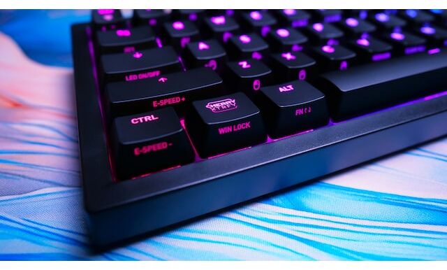 Cherry Xtrfy K5 V2 TKL mekanískt lyklaborð - Svart