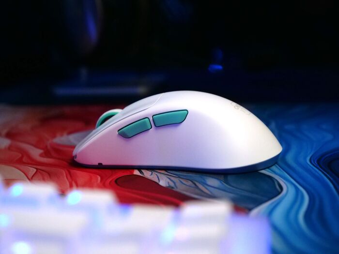 Cherry Xtrfy M64 leikjamús - Hvít