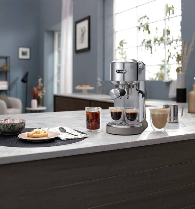 DeLonghi Dedica kaffivél EC890.M - Silfur