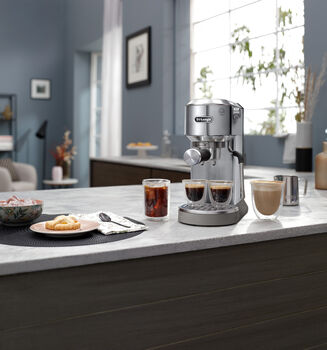 DeLonghi Dedica kaffivél EC890.M - Silfur