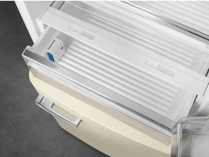 Smeg kæli- og frystiskápur FAB38RCR5 - Hvítur