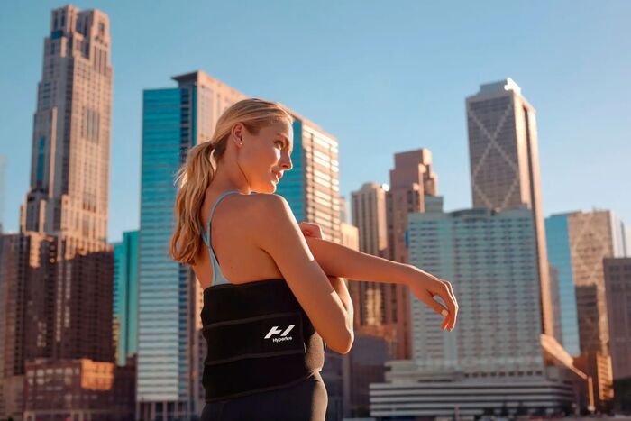 Hyperice Venom 2 Back hitabelti með nuddi - Svart