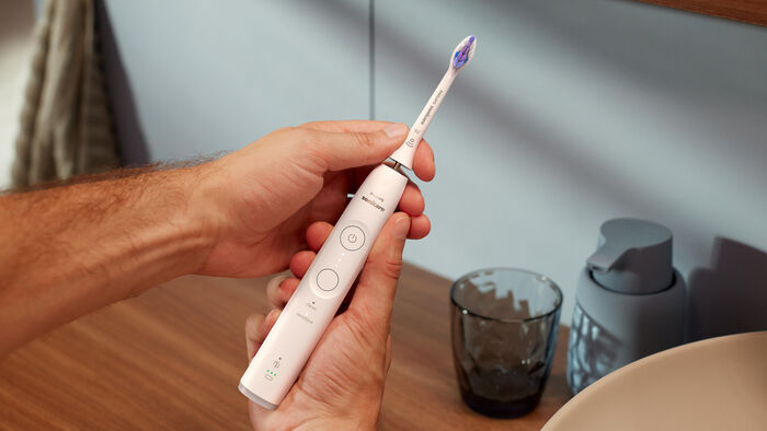 Philips Sonicare Series 6100 rafmagnstannbursti - Hvítur