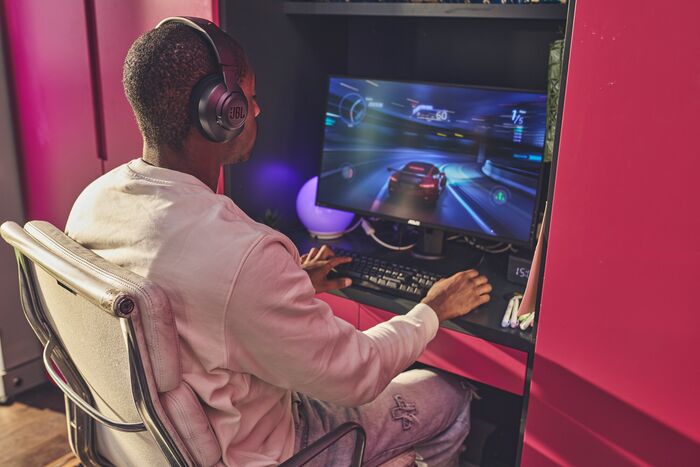 JBL Quantum 100M2 leikjaheyrnartól - Svartur