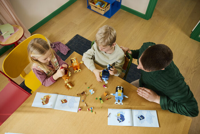 LEGO Bluey byggðu Bluey fjölskylduna 11217