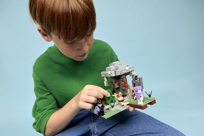 LEGO Minecraft The pale garden 21586
