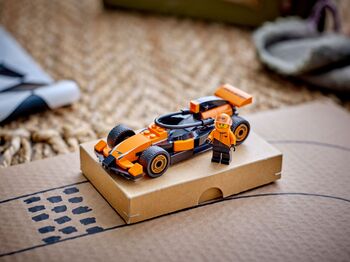 LEGO City F1 McLaren kappakstursbíll 60442
