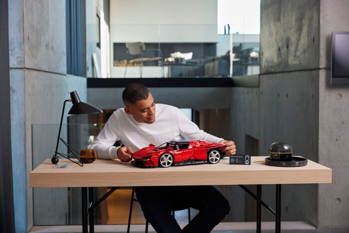 LEGO Technic Ferrari Daytona SP3 42143