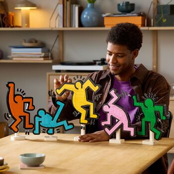 LEGO Art Keith Harings dansandi fígúrur
