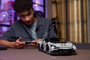 LEGO Technic fjarstýrður Lamborghini Revuelto 42214