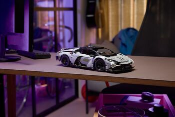 LEGO Technic fjarstýrður Lamborghini Revuelto 42214