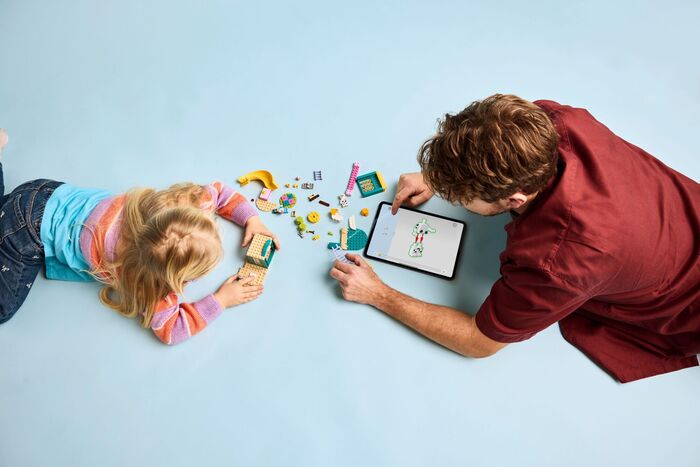 LEGO Bluey: Fun at the playground with Bluey and Chloe 11201