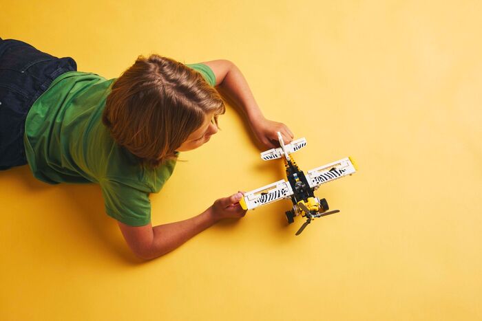 LEGO Technic einhreyfla flugvél 42198