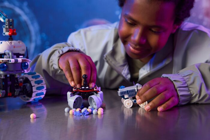 LEGO Technic Lunar Outpost 42211