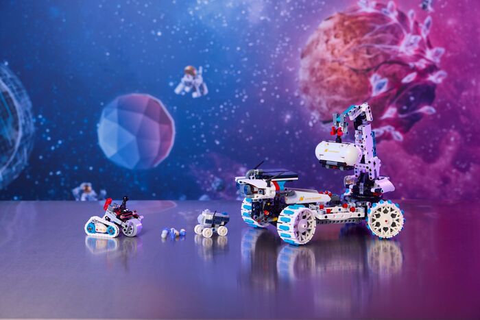 LEGO Technic Lunar Outpost 42211