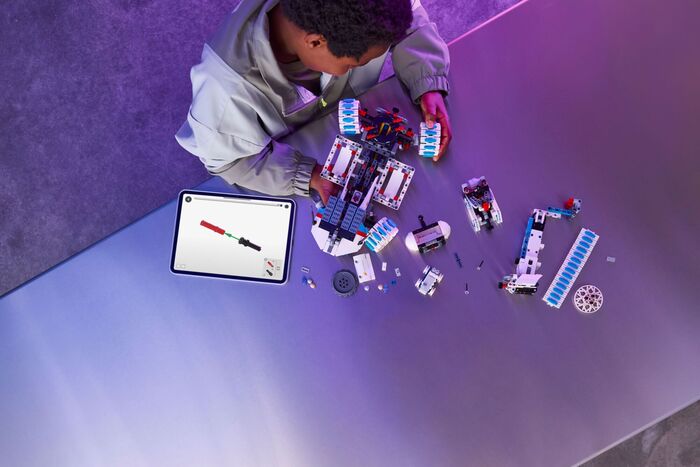 LEGO Technic Lunar Outpost 42211