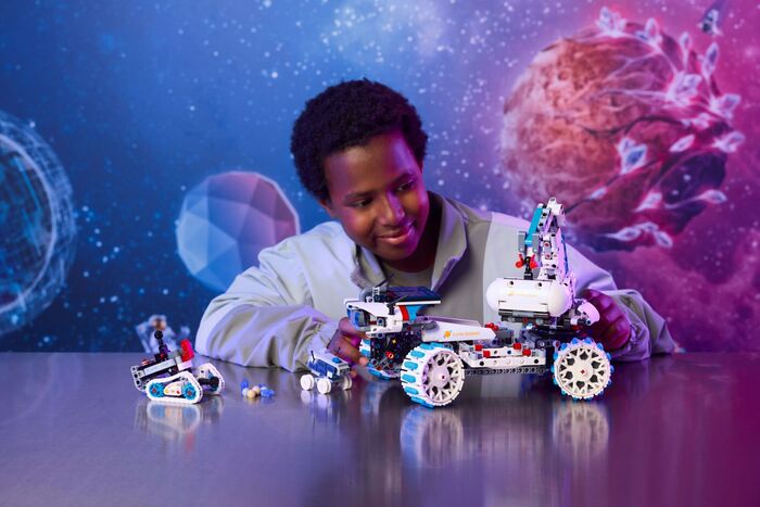 LEGO Technic Lunar Outpost 42211