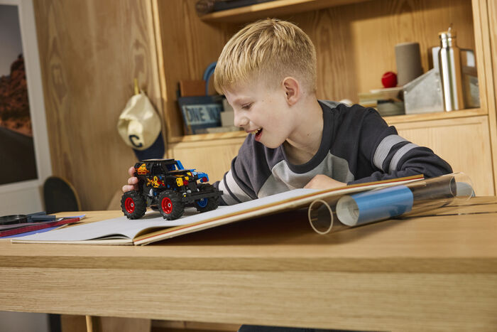 LEGO Technic Monster Jam Grave Digger "Fire and Ice" 42219