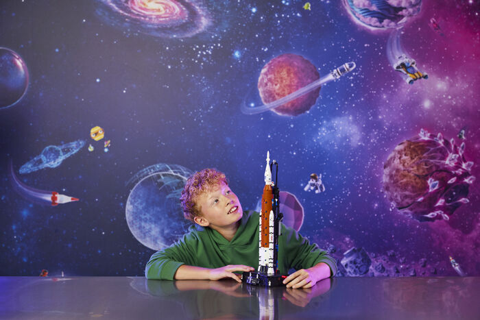 LEGO Technic NASA Artemis SLS eldflaugin 42221