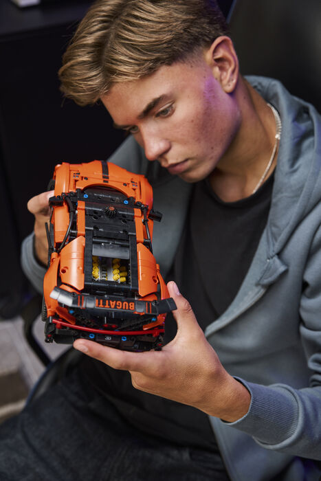 LEGO Technic Bugatti Chiron Pur Sport bíll 42222
