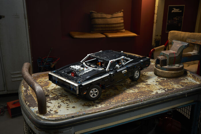 LEGO Technic Fast and the Furious Dodge Charger R/T bíll (42231)