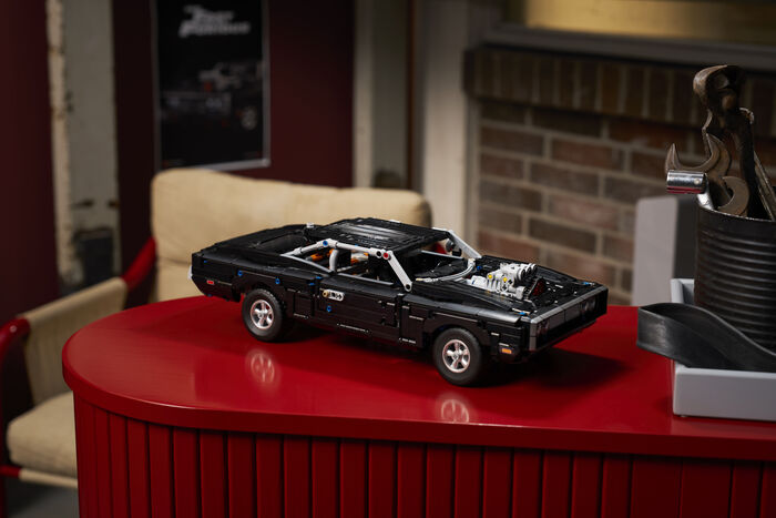 LEGO Technic Fast and the Furious Dodge Charger R/T bíll (42231)