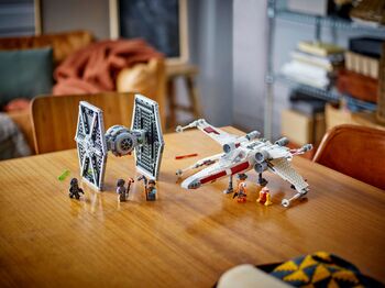 LEGO Star Wars TIE fighter og X-Wing 75393