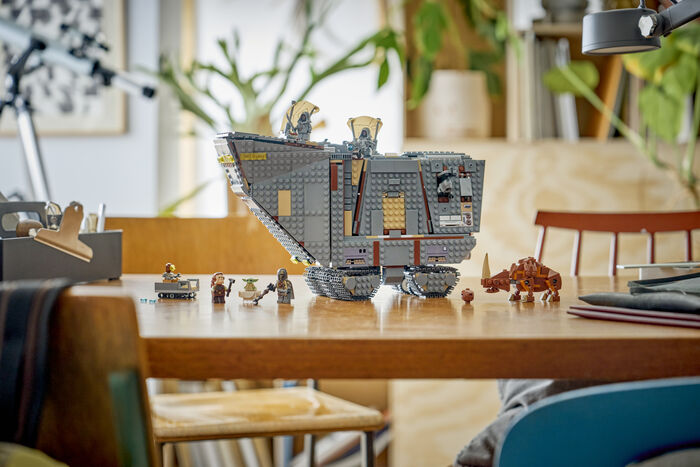 LEGO Star Wars Offworld Sandcrawler and Mudhorn 75453