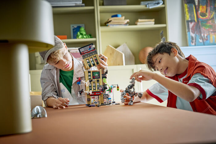 LEGO Marvel Spider-Man vs. Mysterio: Daily Bugle 76342