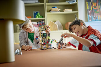 LEGO Marvel Spider-Man vs. Mysterio: Daily Bugle 76342