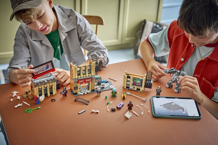 LEGO Marvel Spider-Man vs. Mysterio: Daily Bugle 76342