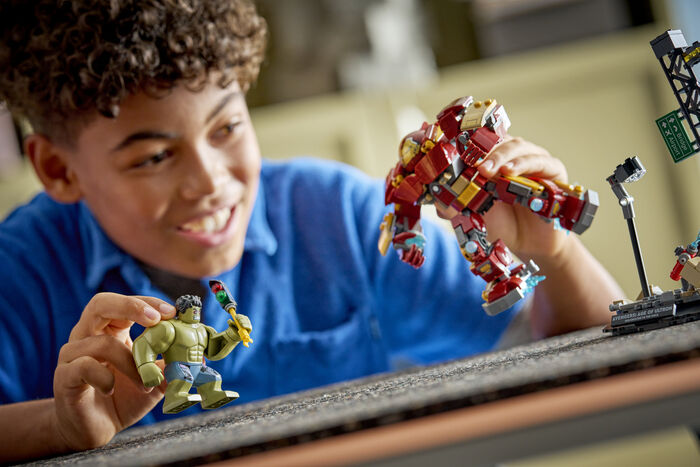 LEGO Marvel Hulkbuster vs Hulk 76343
