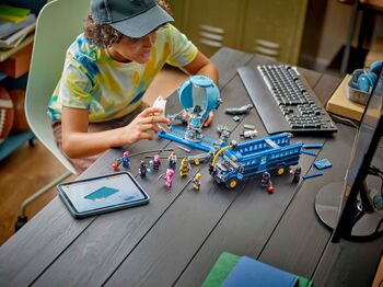 LEGO Fortnite Battle Bus 77073
