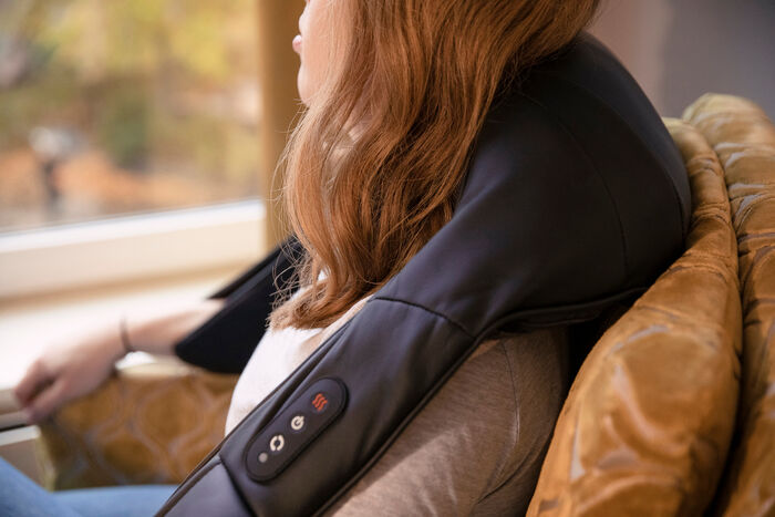 re. Axla- og hálsnuddtæki - Svart