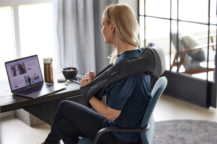 re. Axla- og hálsnuddtæki - Svart