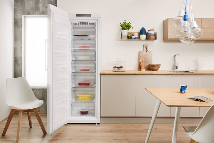 Indesit frystiskápur UI8F1CW1