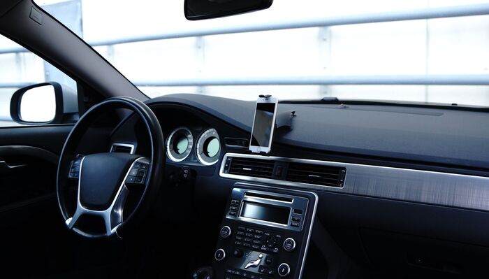 Unisynk símahaldari fyrir mælaborð