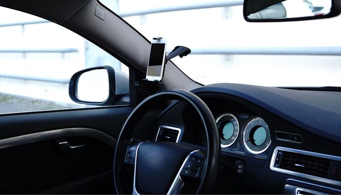 Unisynk símahaldari fyrir rúðu