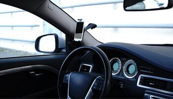 Unisynk símahaldari fyrir rúðu