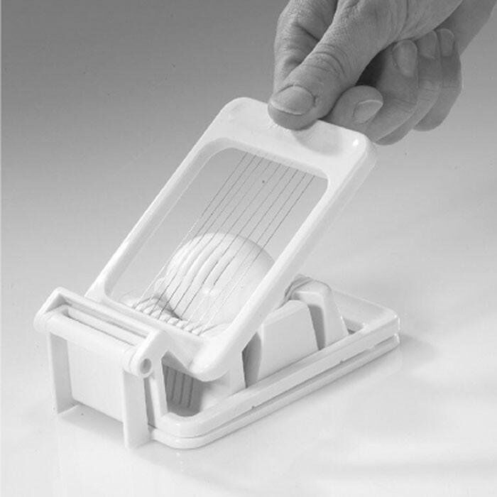 Eggjaskeri tvöfaldur sker í sneiðar og báta