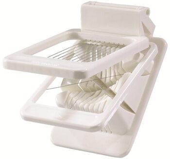 Eggjaskeri tvöfaldur sker í sneiðar og báta