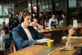 Sony WH-1000XM4 þráðlaus heyrnartól - Svört