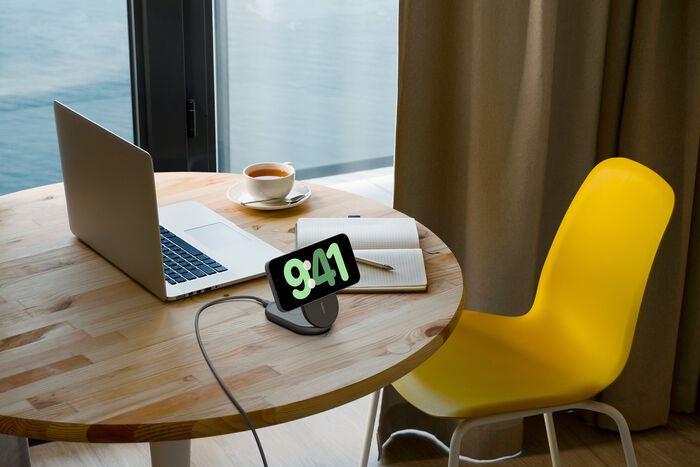 Belkin BoostCharge 2-í-1 15W Qi2 þráðlaus hleðslustandur - Svartur