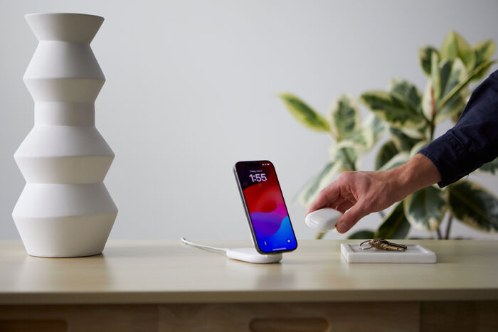 Belkin BoostCharge 2-í-1 15W Qi2 þráðlaus hleðslustandur - Hvítur