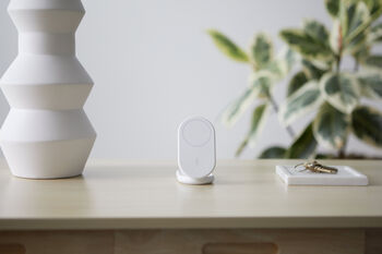 Belkin BoostCharge 2-í-1 15W Qi2 þráðlaus hleðslustandur - Hvítur